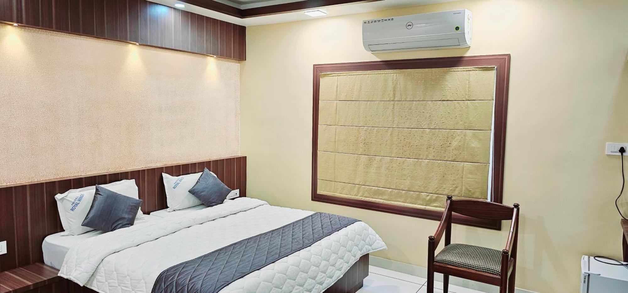 Hotel Royal Wings Elūr Extérieur photo