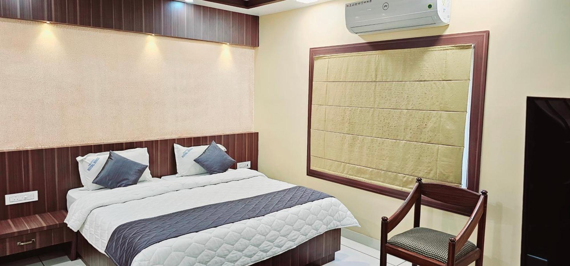 Hotel Royal Wings Elūr Extérieur photo
