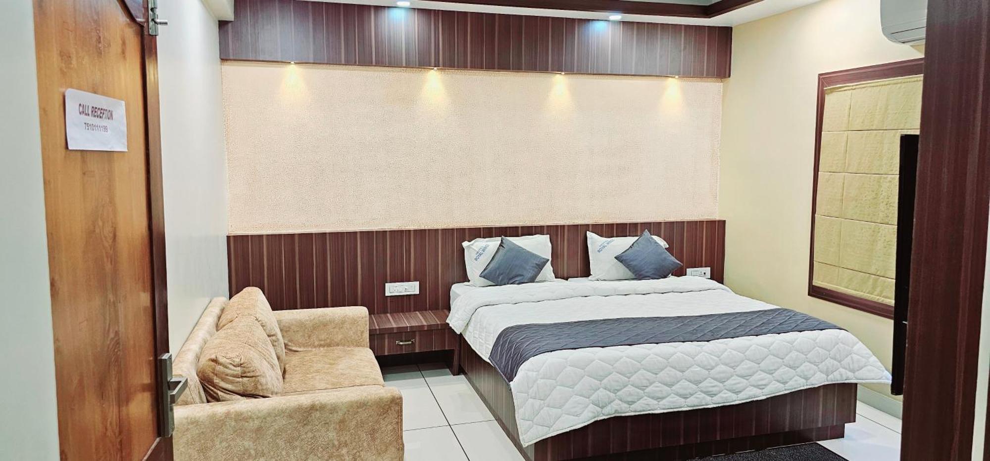 Hotel Royal Wings Elūr Extérieur photo