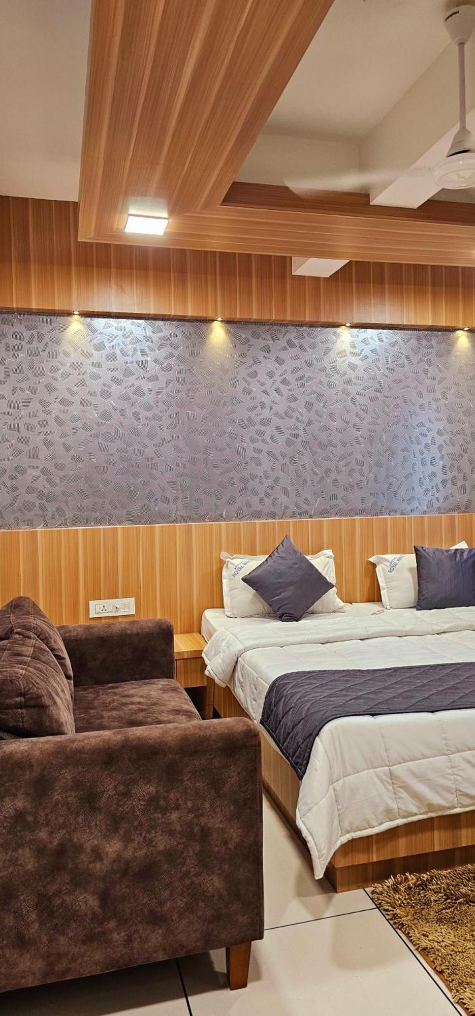 Hotel Royal Wings Elūr Extérieur photo