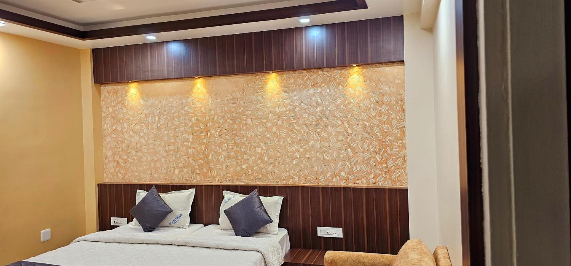 Hotel Royal Wings Elūr Extérieur photo