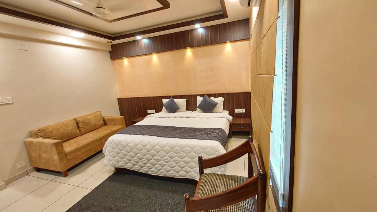 Hotel Royal Wings Elūr Extérieur photo