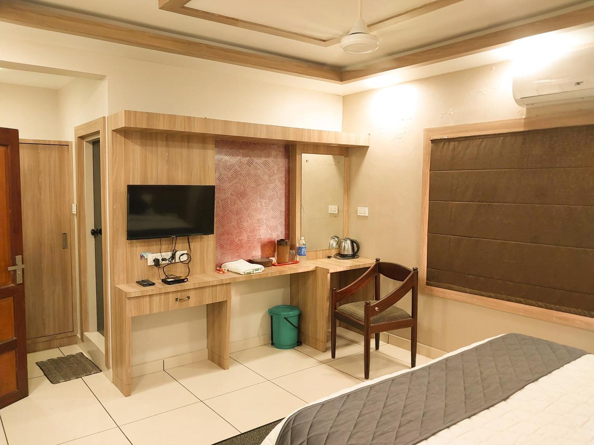 Hotel Royal Wings Elūr Extérieur photo