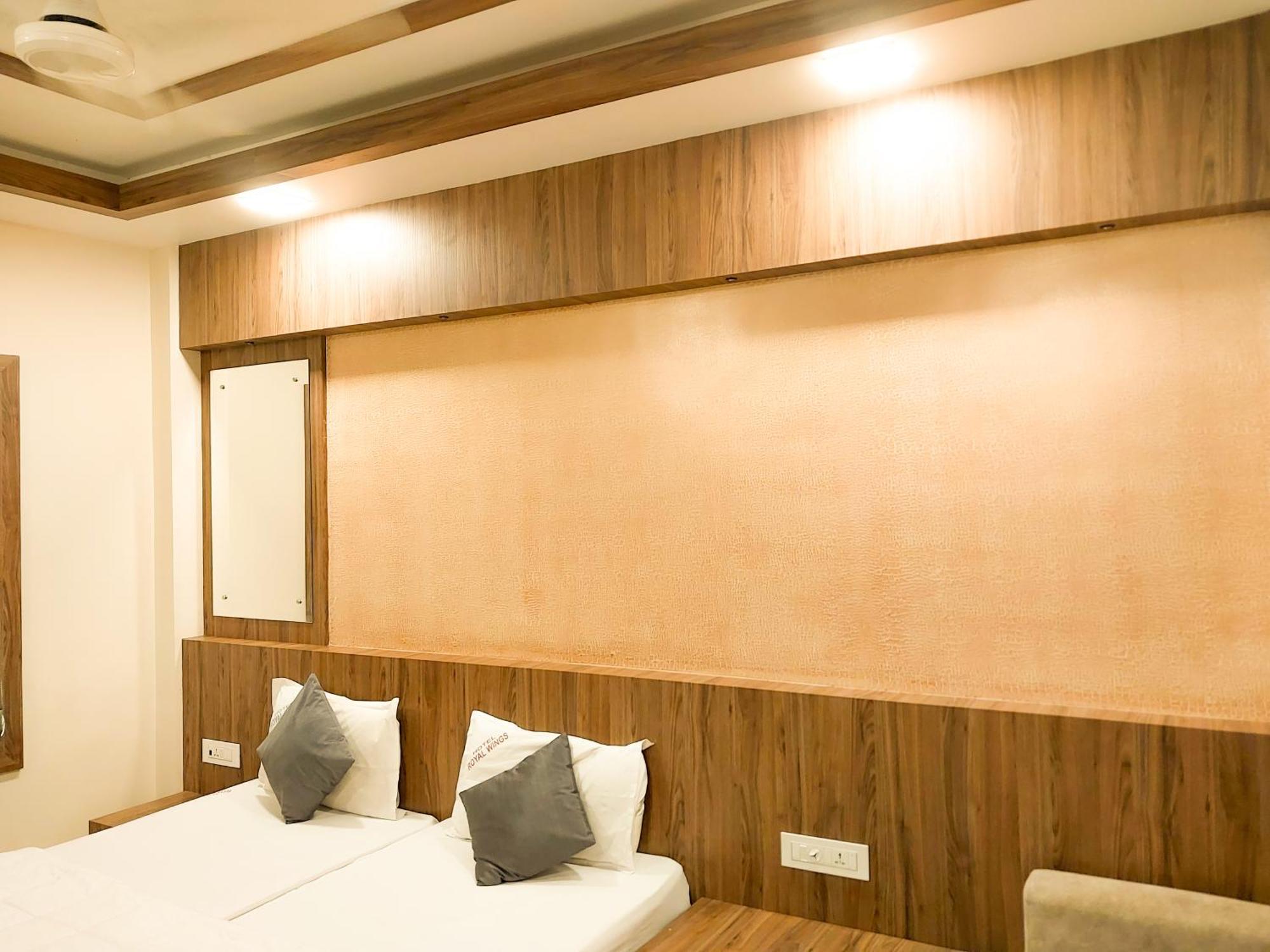 Hotel Royal Wings Elūr Extérieur photo