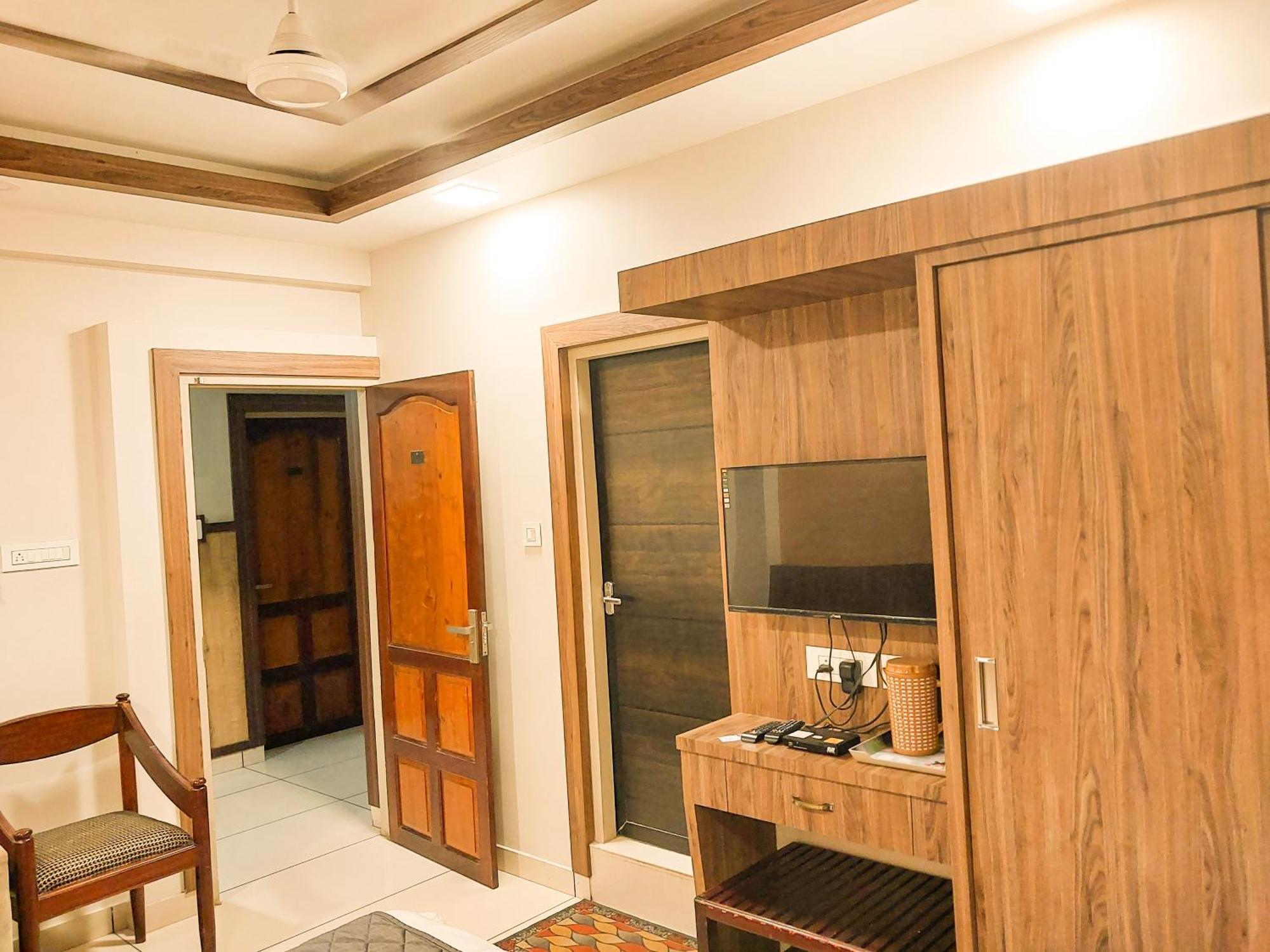 Hotel Royal Wings Elūr Extérieur photo