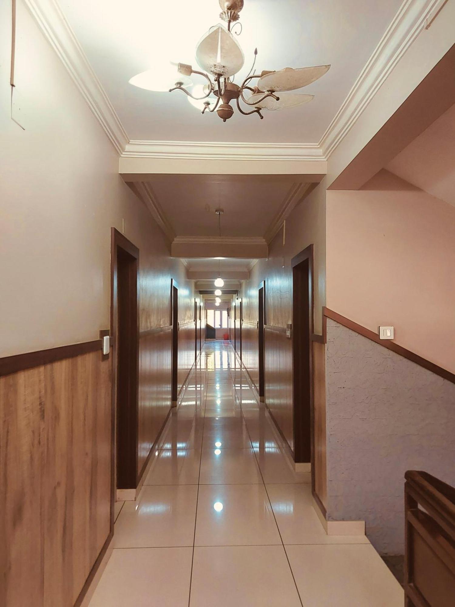Hotel Royal Wings Elūr Extérieur photo