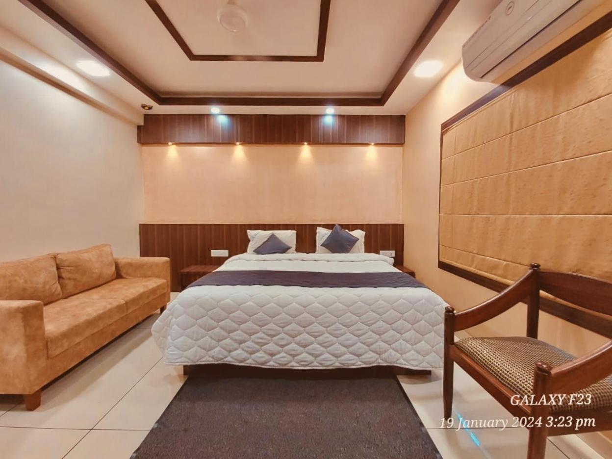 Hotel Royal Wings Elūr Extérieur photo