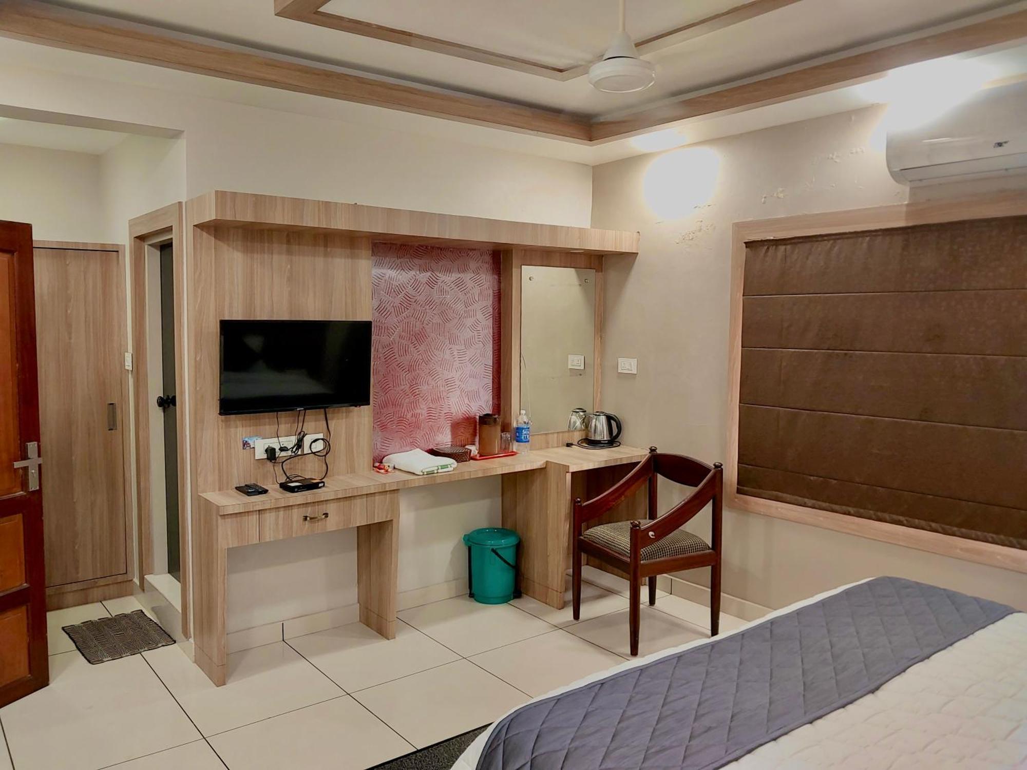 Hotel Royal Wings Elūr Extérieur photo