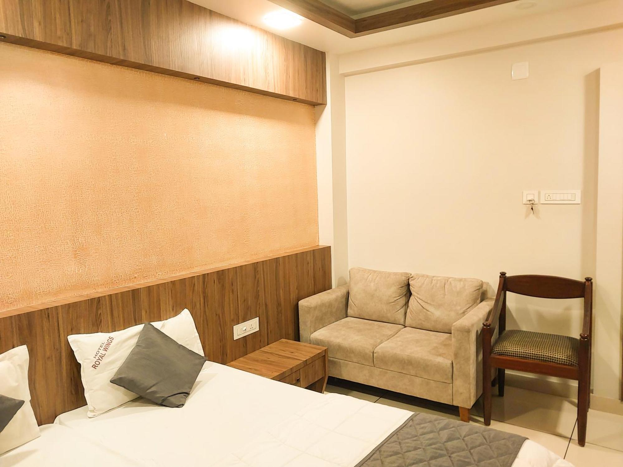 Hotel Royal Wings Elūr Extérieur photo