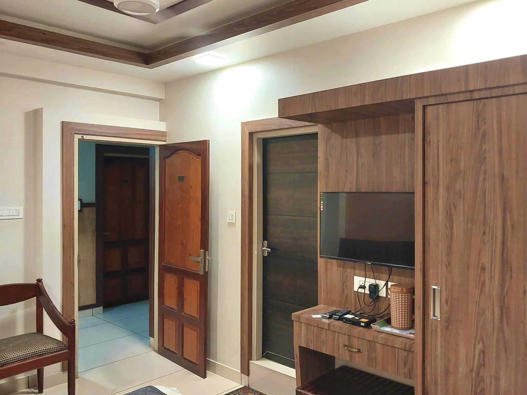 Hotel Royal Wings Elūr Extérieur photo